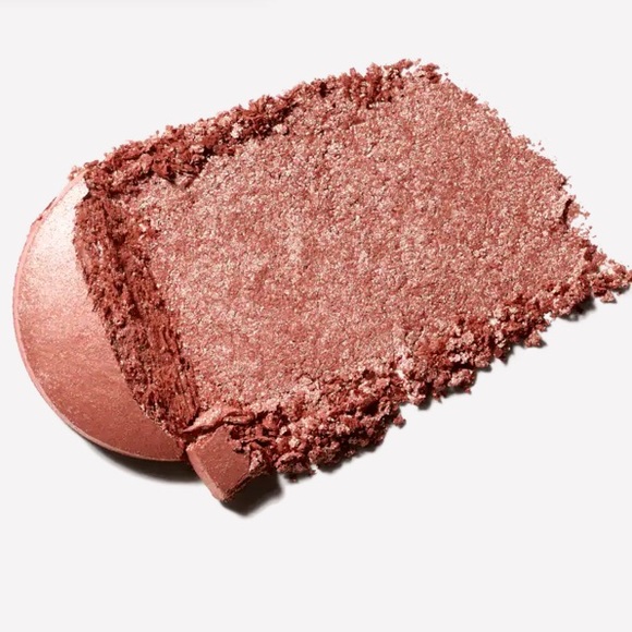 💄HP!💄LAST ONE! MAC Indulgent Glow Face Kit - Picture 3 of 14